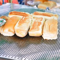 ขนมปังปิ้ง หลังโรงเรียนโรจนวิทย์