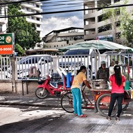 ขนมปังปิ้ง หลังโรงเรียนโรจนวิทย์