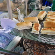 ขนมปังปิ้ง หลังโรงเรียนโรจนวิทย์