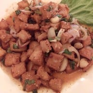 ลาบหมูยอ