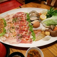 ครัวแม่หลั่นข้าวแกงไทย ห้วยปราบ