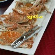 ชายเลซีฟู้ด