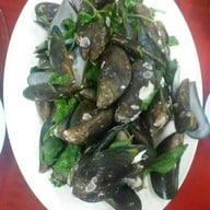 ชายเลซีฟู้ด