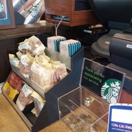 บรรยากาศ Starbucks The Fullerton Waterboat House