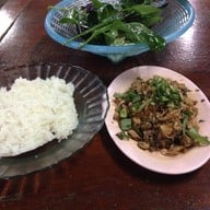 ร้านลาบไก่ยามแลง