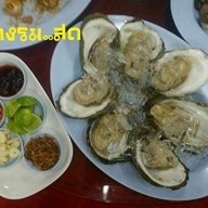 ชายเลซีฟู้ด