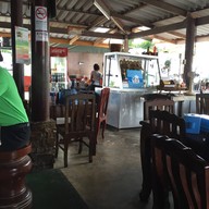 หน้าร้าน ปุ้ย ก๋วยเตี๋ยวเป็ด