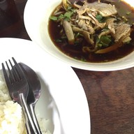 เมนูของร้าน ปุ้ย ก๋วยเตี๋ยวเป็ด