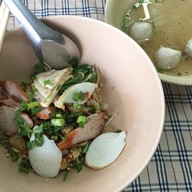 เมนูของร้าน ก๋วยเตี๋ยวหน้าสามพี่น้องเนิสเซอรี่