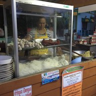 หน้าร้าน ก๋วยเตี๋ยวหน้าสามพี่น้องเนิสเซอรี่