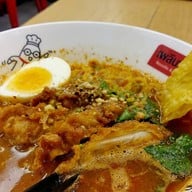 บะหมี่น้ำต้มยำไก่ทอด + ไข่มะตูม