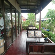 Atmosphere of Again Fresh Cafe