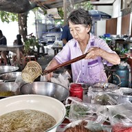 ก๋วยเตี๋ยวโบราณ ป้าลั้ง วังกรด