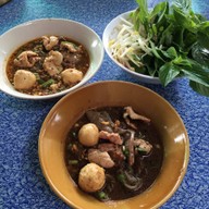ก๋วยเตี๋ยวเรือตาตุ๊.โบราณ กะทิสด