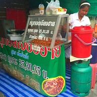 หน้าร้าน หมูทอดเชียงฮาย (สูตรต้นตำรับ) สาขาทิปโก้