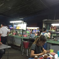 บรรยากาศ เจริญยิ่งบะหมี่เกี๊ยว หน้าแมงปอ