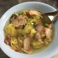 เมนูของร้าน เจริญยิ่งบะหมี่เกี๊ยว หน้าแมงปอ