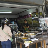 หน้าร้าน ข้าวแกงปิ่นแก้ว (คุณอึ่ง)