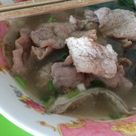 ต้มเลือดหมูตรงข้ามหมอมาโนช