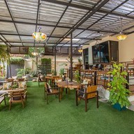 Le Chalet Food And Beverage
