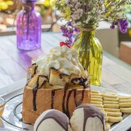 Le Chalet Food And Beverage