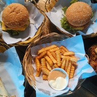 ยักไหล่ Burger ธัญบุรี คลอง 6