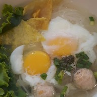 เมนูของร้าน ก๋วยเตี๋ยวหลุดโลก พิษณุโลก