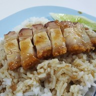 เป็ดย่าง หมูกรอบ สาธุประดิษฐ์