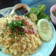 เมนูของร้าน หยิบยำ อาคารมาลีนนท์