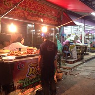 หน้าร้าน นิน๊ะ ไก่ทอดอิสลามหาดใหญ่