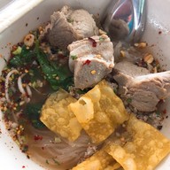 เมนูของร้าน ก๋วยเตี๋ยวหมูตำลึง นายเอก ร่มเกล้า