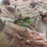 เมนูของร้าน สหชัย บะหมี่เกี๊ยวปู หมูแดง