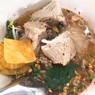 เมนูของร้าน ก๋วยเตี๋ยวหมูตำลึง นายเอก ร่มเกล้า