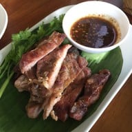 เส้นใหญ่ไก่ย่าง