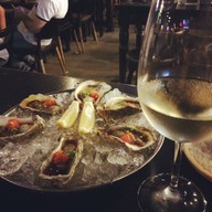 Bélon Oyster & Raw Bar Seen Space