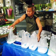 คุณนุช ขนมถ้วยมะพร้าวอ่อน