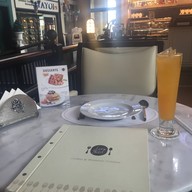 บรรยากาศ Le Petit cafe LONDON STREET