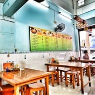 Je Kiek Pathumthong (เจ๊เกี๊ยก ปทุมทอง)