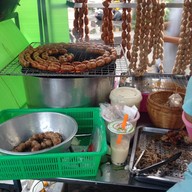 บรรยากาศ ไส้กรอกอ้ายหมูอ้วน  อีสานซอสเซส