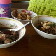 เมนูของร้าน ก๋วยเตี๋ยวเรือ โกหนุ่ม