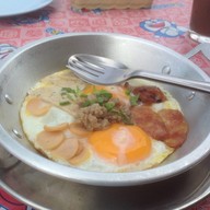 เมนูของร้าน นายเก่งไข่กะทะ อร่อยทะลุจักรวาล ไนท์บาร์ซาร์