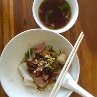 เมนูของร้าน เพิ่มพูน ก๋วยเตี๋ยวหมูตุ๋น เนื้อตุ๋น