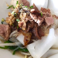 เมนูของร้าน เพิ่มพูน ก๋วยเตี๋ยวหมูตุ๋น เนื้อตุ๋น