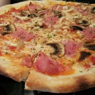 เมนูของร้าน Fire and Stone Pizzeria