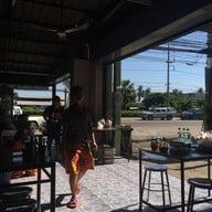 บรรยากาศ ก๋วยเตี๋ยวหมูสับ อาแปะ หน้า รร นายร้อย สามพราน