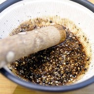 บดแล้วใส่น้ำซอส !!