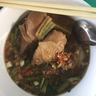 ก๋วยเตี๋ยวเรือเฮียชาย