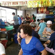 บรรยากาศ ก๋วยเตี๋ยวคั่วไก่-หมู ตรอกสุกร