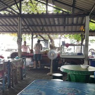 บรรยากาศ สงกรานต์ ไก่ย่างวิเชียรบุรี ( บ่อหิน )