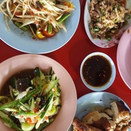 สงกรานต์ ไก่ย่างวิเชียรบุรี ( บ่อหิน )